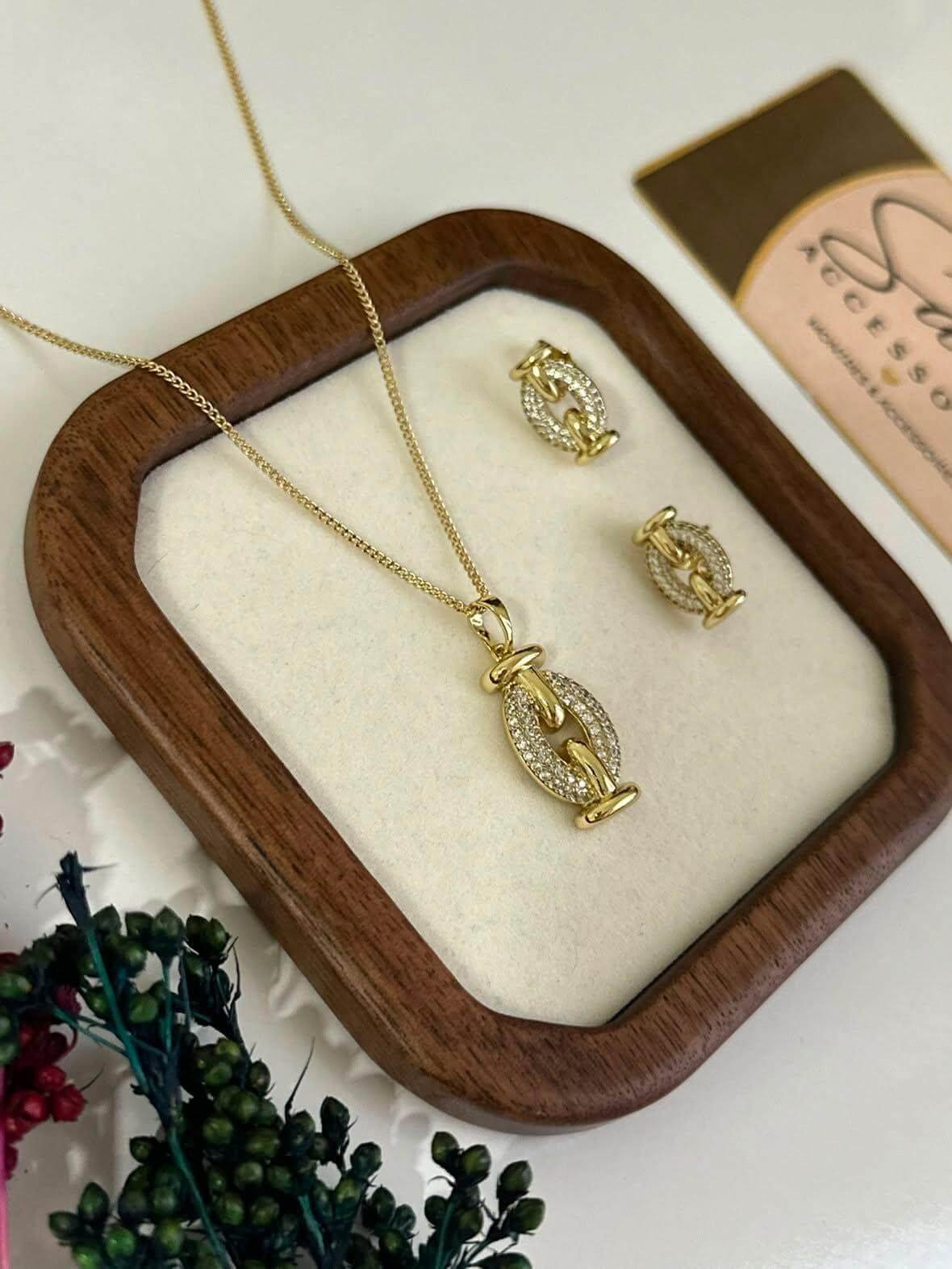 Ensemble en Acier Inoxydable – Collier & Boucles d’Oreilles