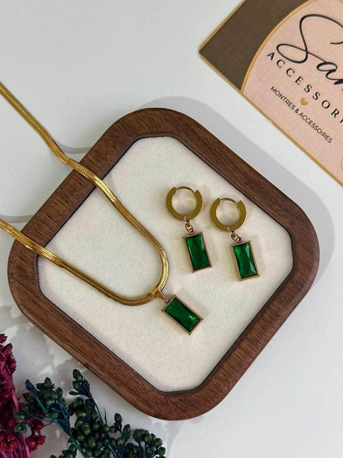 Ensemble en Acier Inoxydable avec Pierre Verte – Collier & Boucles d’Oreilles