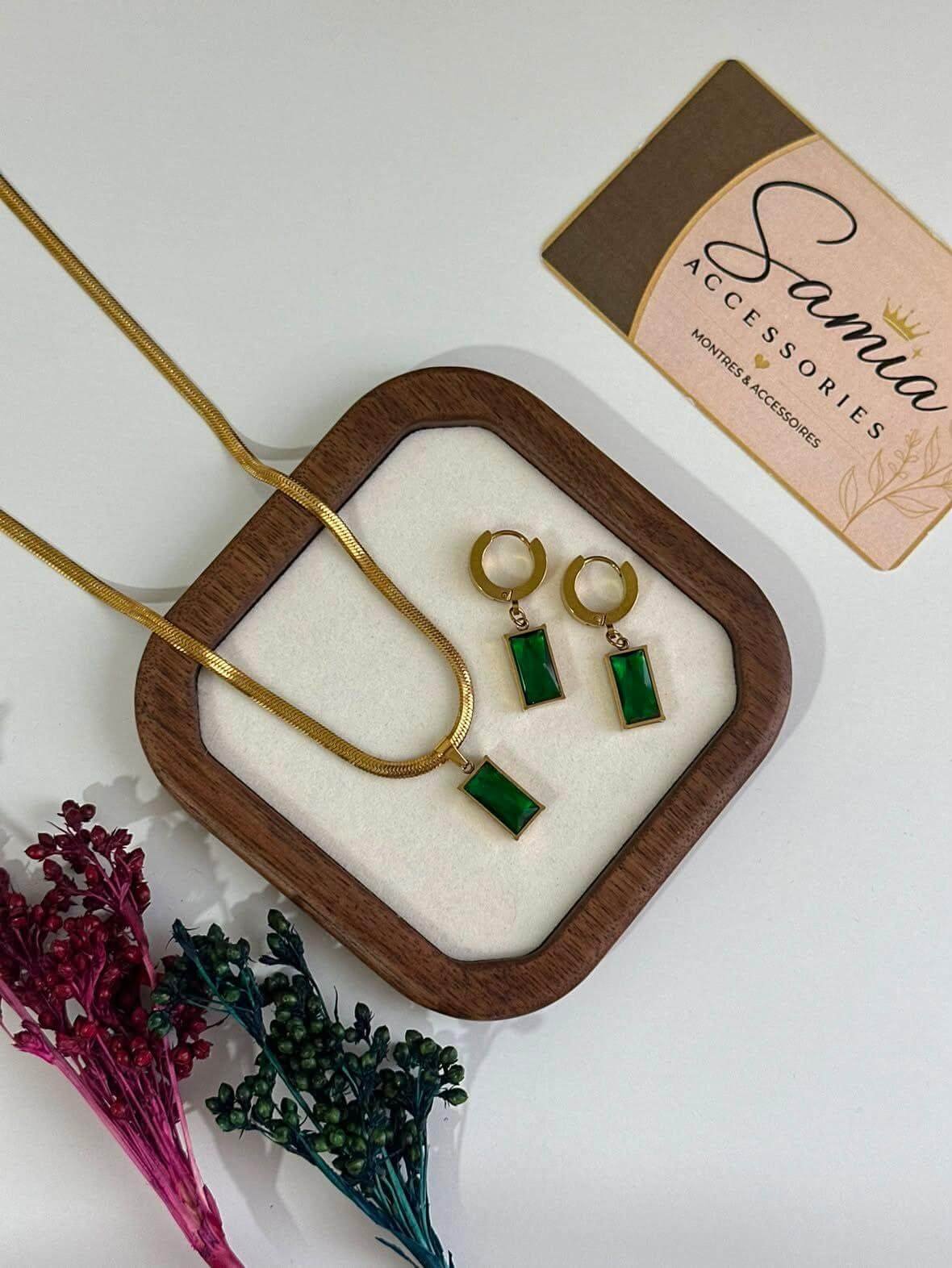 Ensemble en Acier Inoxydable avec Pierre Verte – Collier & Boucles d’Oreilles