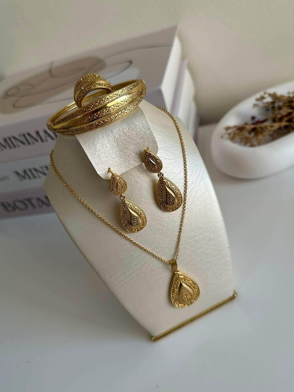 Ensemble en Acier Inoxydable – Collier, Bracelet, Bague & Boucles d’Oreilles