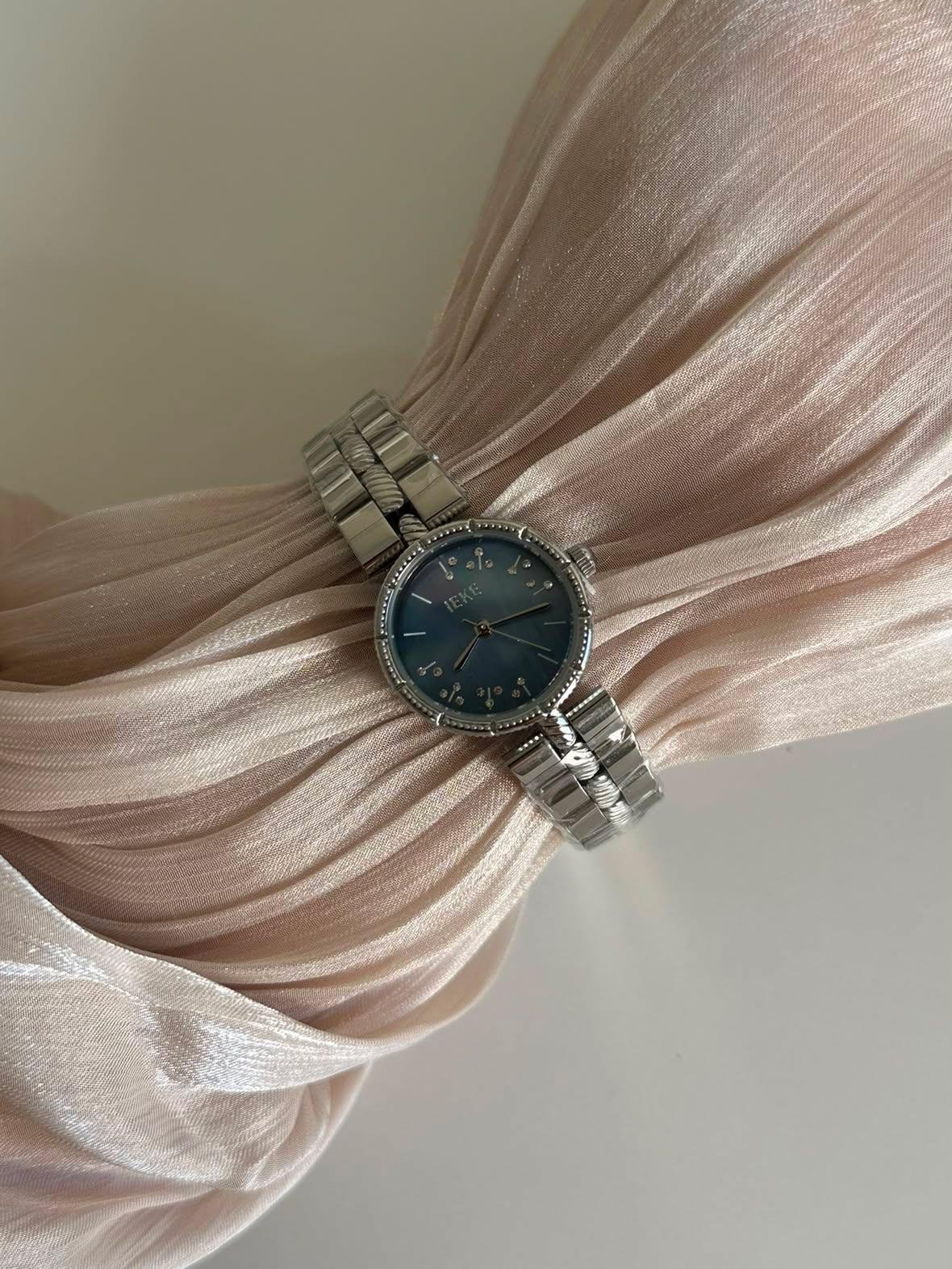 Montre IEKE Femme en Acier Argenté – Originale avec Emballage Complet