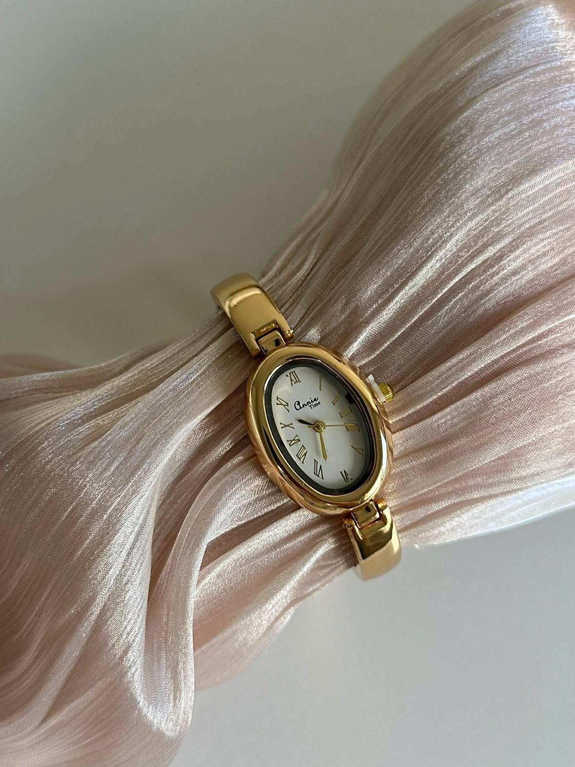 Montre Onnie Femme en Acier Doré – Élégante avec Emballage Complet