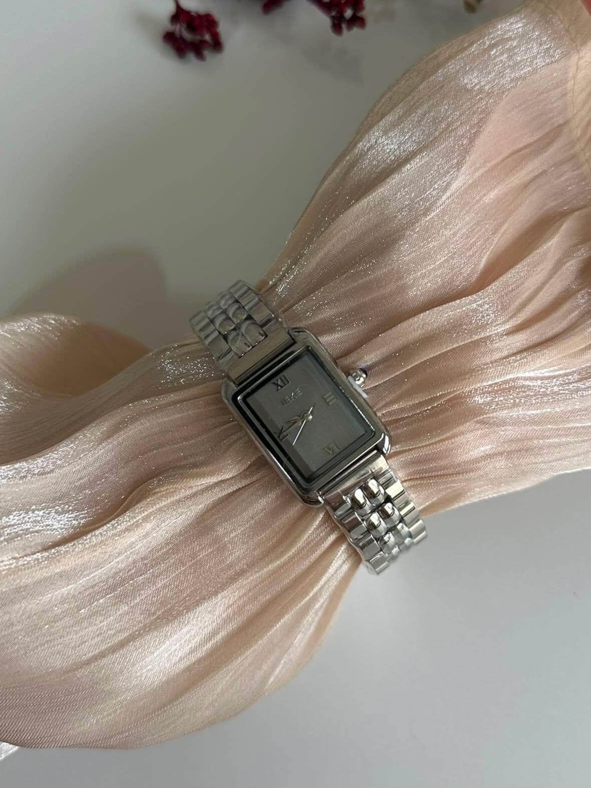 Montre IEKE Femme en Acier Argenté – Originale avec Emballage Complet