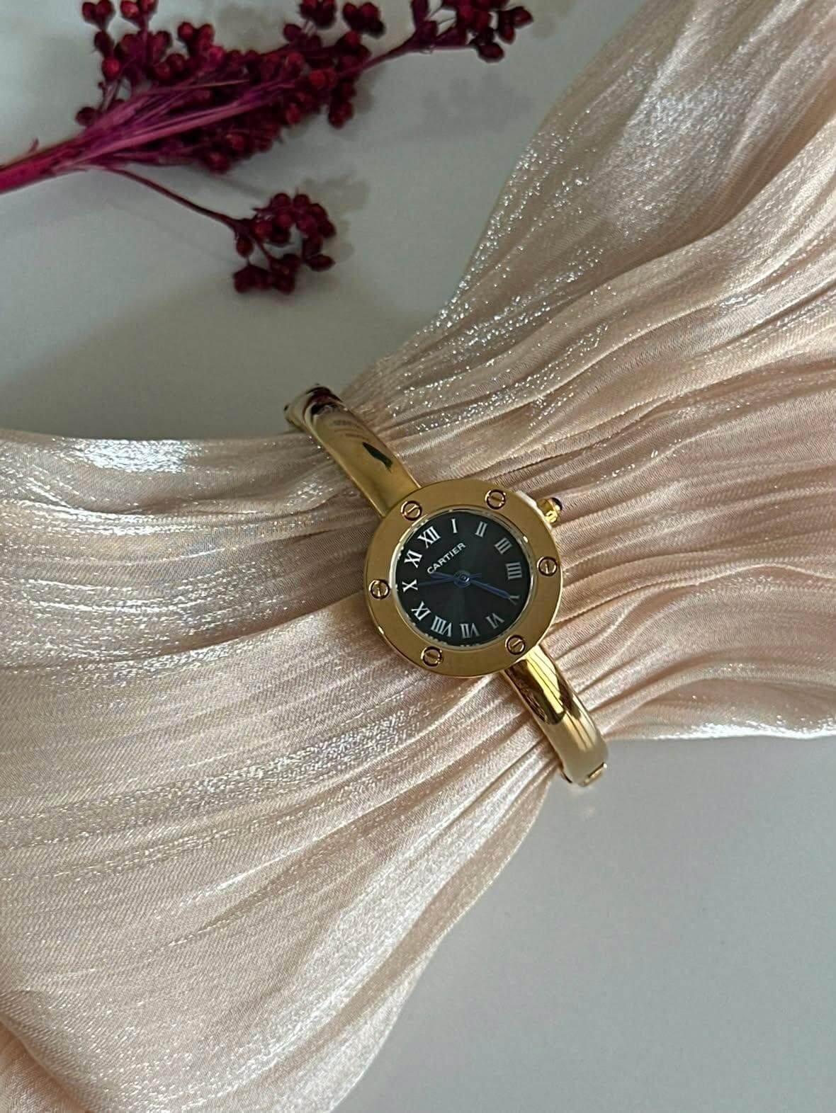 Montre Cartier Femme Dorée – Élégante et Raffinée