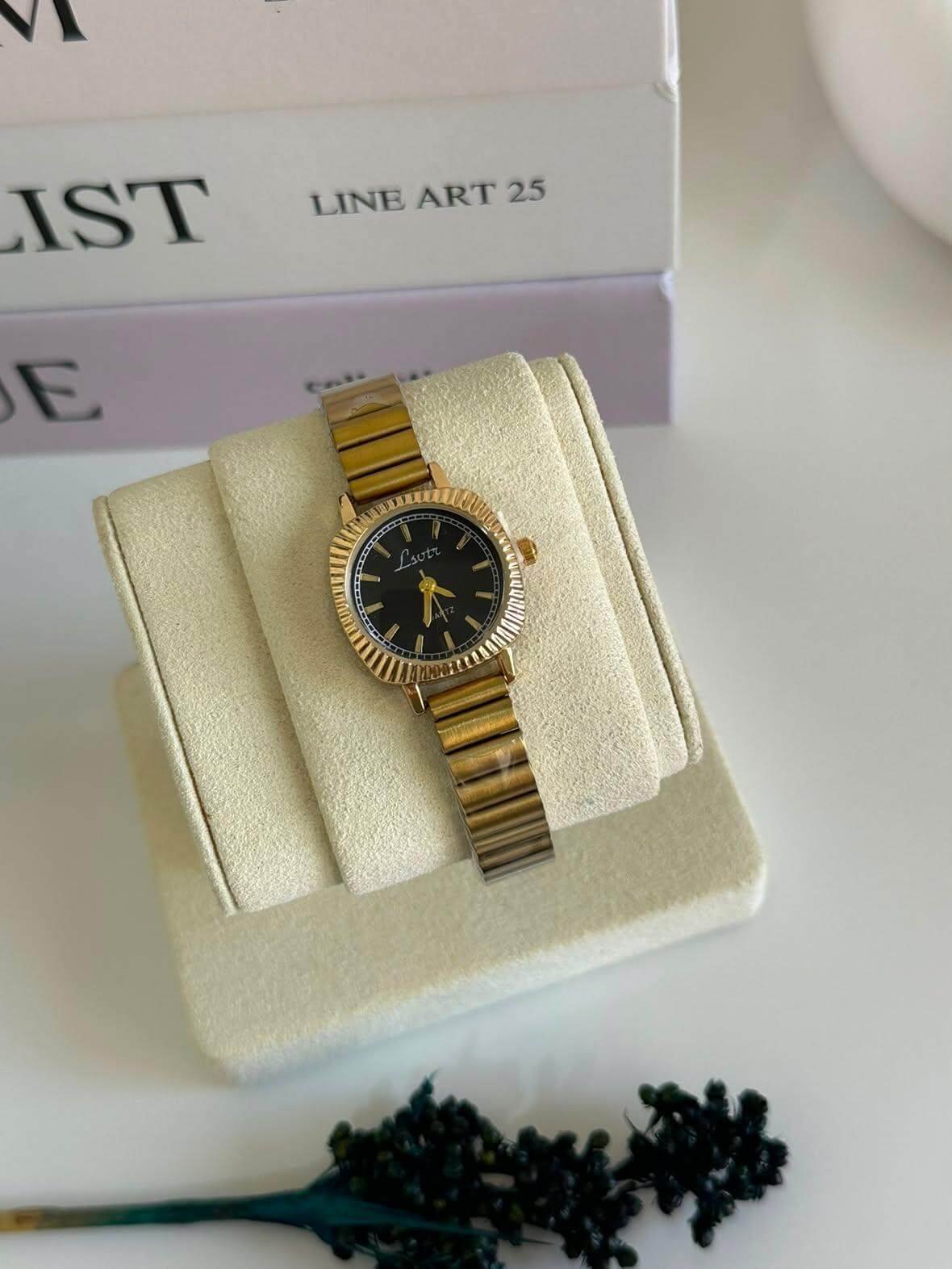 Montre Femme Élégante Dorée